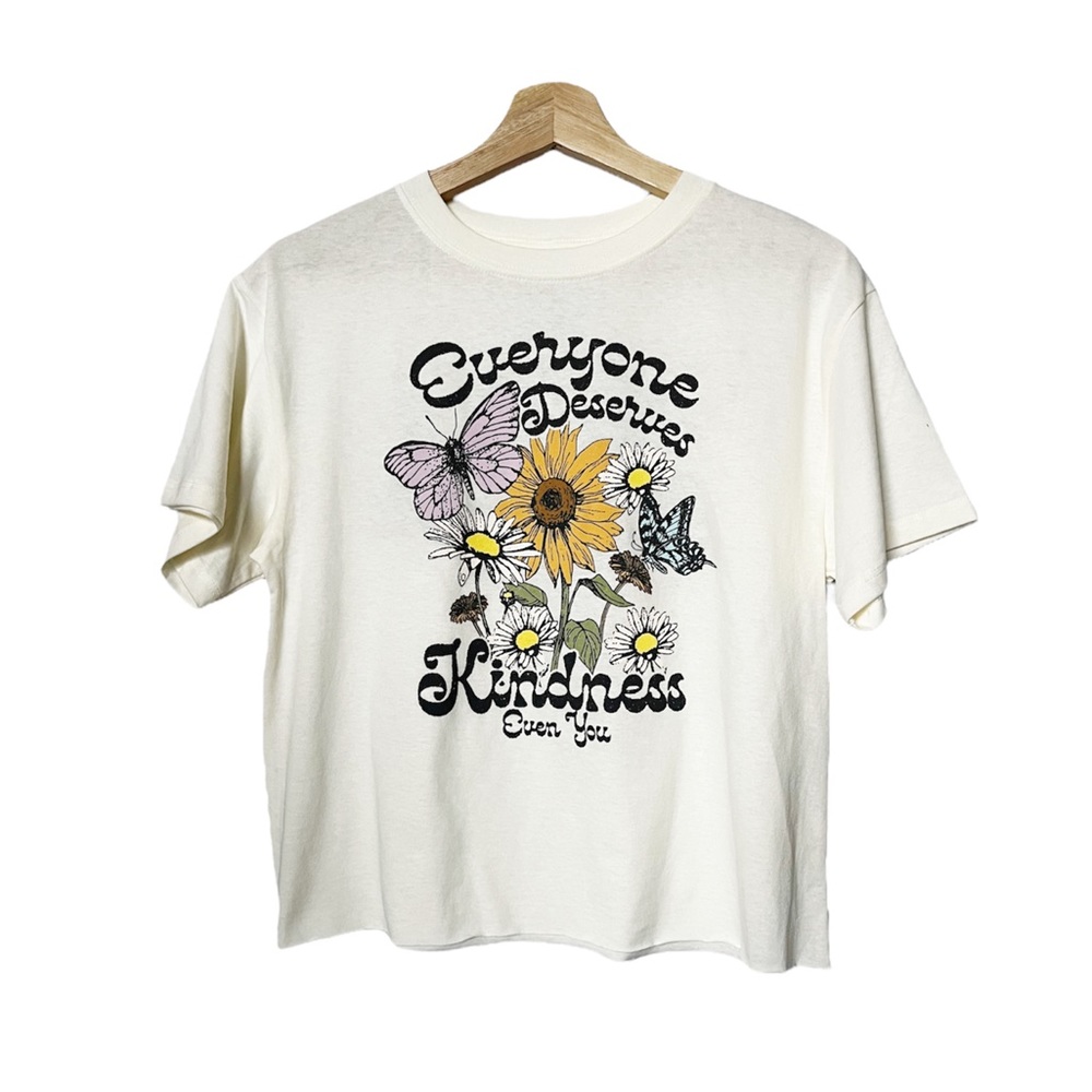 Everyone Deserves Kindness NWOT‎ Graphic Tee